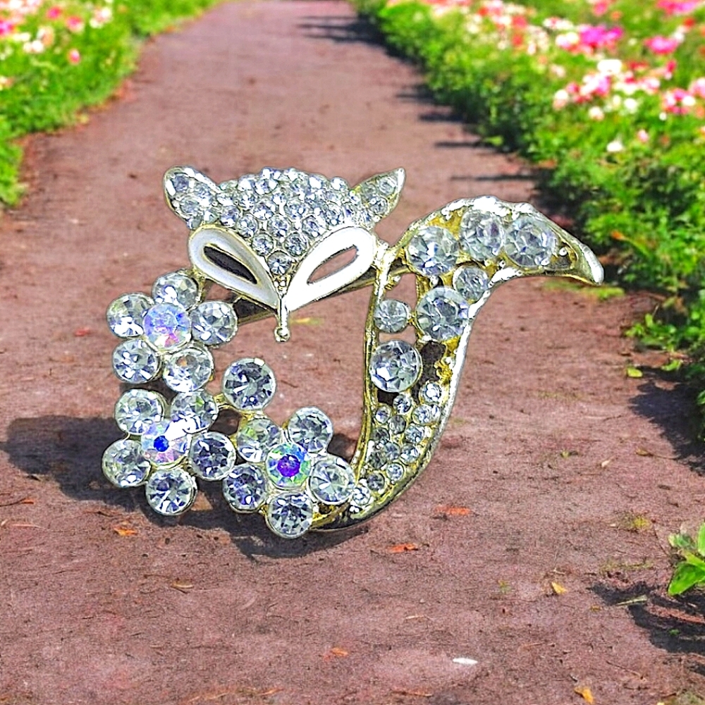 Elegant Silver Fox Brooch with Crystals